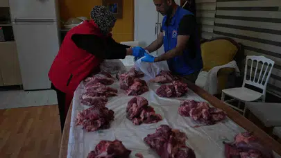 Düzce'de bayram bereketi: Hayırseverler ile ihtiyaç sahipleri aynı sofrada buluşuyor
