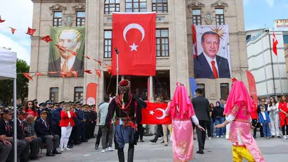 Aksaray’da meydanlar gençliğin enerjisiyle doldu: 19 Mayıs ruhu şehri sardı
