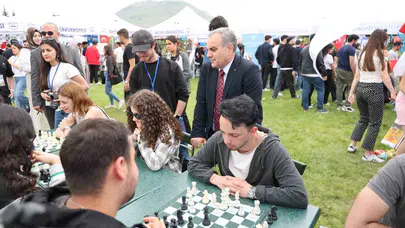 ERÜ’de kampüsün enerjisi yükseldi: Öğrenciler finaller öncesi moral depoluyor