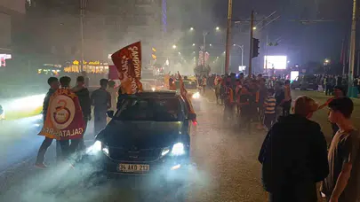 Şanlıurfa sokakları sarı-kırmızıya boyandı: Şampiyonluk kutlamasında dikkat çeken görüntü