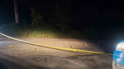 Akyazı’da kanlı gece: Sözlü tartışma silahlı çatışmaya dönüştü, hastane önünde gergin anlar yaşandı