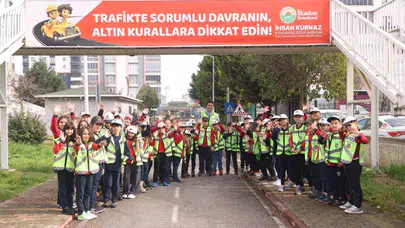 Direksiyonda minik eller, trafikte büyük bilinç: İlkadım'da çocuklar kuralları oyunla öğreniyor