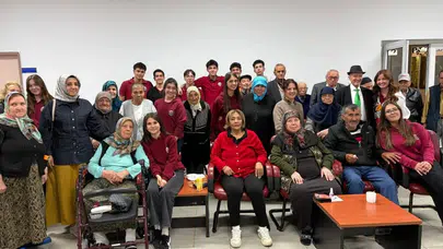 Gençler yaşlıların elini öptü: Bayram öncesi huzurevinde duygusal anlar