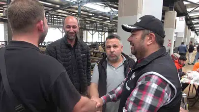 Kurban pazarında beklenmedik misafir: Mali polis pazarlığa "sahte para" uyarısıyla katıldı
