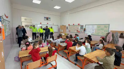Minik ellerden gelen selam emniyet teşkilatını harekete geçirdi: Sözlerini tuttular