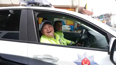 Trafik polisleri onu mesai arkadaşı yaptı: Oğuz Kaan’ın hayalleri gerçek oldu