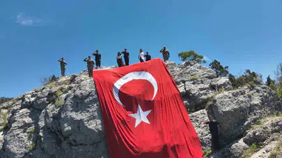 Karacaören’in zirvesinde gurur tablosu: Jandarma ve vatandaşlar el ele verdi