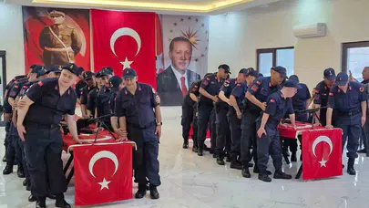 Vatan sevgisinin önünde engel yok: 16 genç üniforma giyip yemin etti