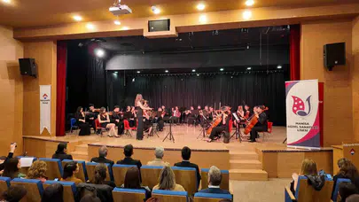 Mezunlar ve öğrenciler aynı sahnede: Manisa’da sanat dolu gece