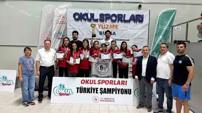 Havuzun altın kızları Bursa’ya büyük gurur yaşattı: Türkiye şampiyonluğu geldi