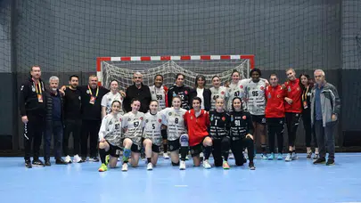 Zirve yolunda hata yapmıyor: Bursa Büyükşehir Belediyespor şampiyonluk kupasına göz kırptı