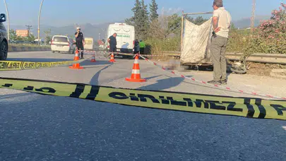 Hatay'da acı kaza: Sepetli motosiklet sürücüsü tırın altında can verdi