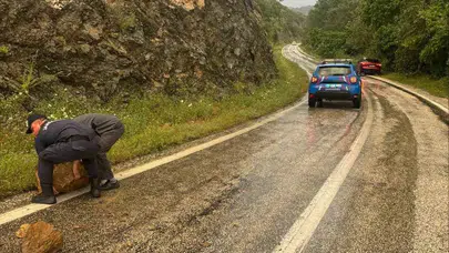 Bilecik’te korkutan heyelan: İnhisar-Mihalgazi yolunda ulaşım durma noktasına geldi