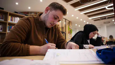 Sınav maratonunda öğrencilere büyük destek: Kütüphaneler artık kapılarını kapatmıyor