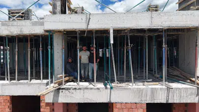 Tunceli’de 19 Mayıs coşkusu stadyumu aştı: İnşaat işçileri halaya tepeden eşlik etti