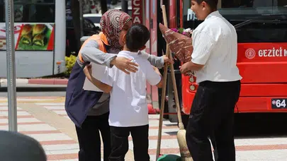 Uşak’ta mesai saati sürprizle bölündü: Temizlik işçisi annelerin gözyaşları sel oldu