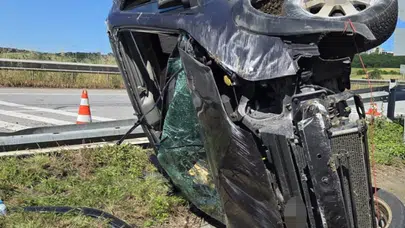 Bafra’da korku dolu anlar: Kontrolden çıkan araç kanala uçtu, 3 kişi hastanelik oldu