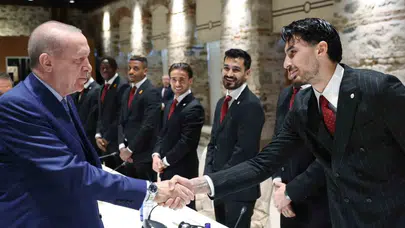 Sarı-kırmızılılara Dolmabahçe'de özel ağırlama: Cumhurbaşkanı Erdoğan'dan Galatasaray'a kabul
