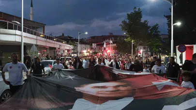 Sarıgöl’de 19 Mayıs coşkusu: Meşaleler geceyi aydınlattı, birlik mesajları verildi