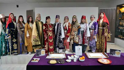 Kaleiçi’nde lezzet şöleni: Yörük motifleriyle süslenen Finike portakallı lokum kapış kapış gitti