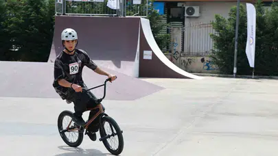 Pedallar havada uçtu, adrenalin zirve yaptı: Gebze BMX şampiyonlarına ev sahipliği yaptı