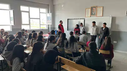 Sarıkamış’ta gençlere kalkan oldular: 380 öğrenciye kritik uyarılar yapıldı