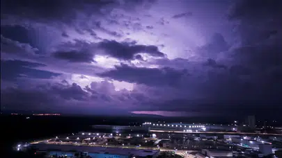 Kırklareli semalarında gece yarısı görsel şölen: Şimşekler karanlığı böyle deldi