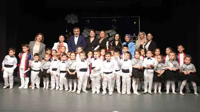 Sahnedeki minik devler büyüledi: Belka Kreş’te yıl sonu coşkusu