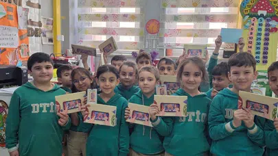 Ekranlardan uzaklaşıp sayfaların dünyasına yolculuk: Minik öğrencilerden dijital dünyaya meydan okuyan proje