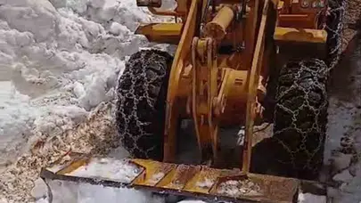 Takvim yaprakları baharı gösterse de Bingöl'de kış bitmek bilmiyor: Kar kalınlığı metreleri buldu