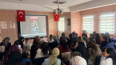 Minik ellerden en özel hediye: Çıldır Anaokulu’nda Anneler Günü coşkusu
