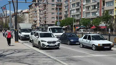 Kütahya trafiğinde rekor artış: Araç sayısı üç ilçenin nüfusunu solladı