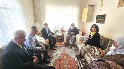 Vali Tavlı’dan vefa ziyareti: Şehit ailesinin Anneler Günü’nde kapısını çaldı