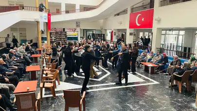 Huzurevinde bayram coşkusu: Gençler ulu çınarların yalnızlığını paylaştı