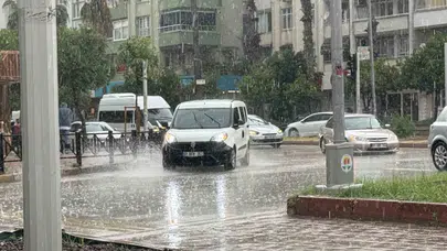 Adana’da güneşli gün yerini sağanağa bıraktı: Vatandaşlar neye uğradığını şaşırdı
