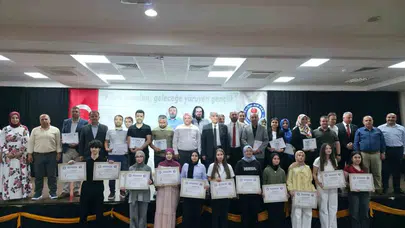 Gençlerin kaleminden yükselen irfan: 210 bin liralık ödül sahiplerini buldu
