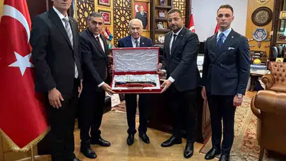 Samsun’dan Ankara’ya anlamlı ziyaret: Bahçeli’ye özel hediye ve kurultay raporu