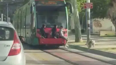 Ölümle dans ettiler: Bursa’da tramvaya asılan gençlerin yürekleri ağza getiren anları