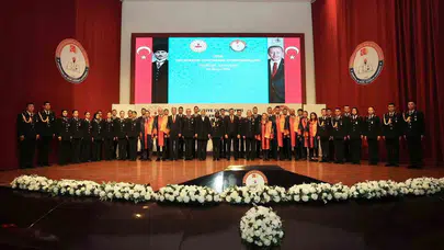 Geleceğin komutanlarına "aşkla çalışın" mesajı: Bakan Çiftçi akademi kürsüsünde gençlerle buluştu