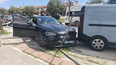 Manavgat’ta zincirleme kaza: Park halindeki araçlar hurdaya döndü, 4 kişi hastanelik oldu