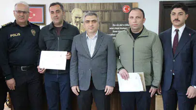 Nefesi kesilen sürücünün son umudu polis otosu oldu: Saniyelerle yarışıp hayatını kurtardılar