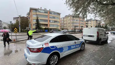 Ehliyeti çoktan iptal edilmişti: Direksiyon başına geçti, 73 yaşındaki kadını hastanelik etti