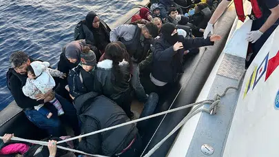 Ege'de umuda yolculuk hüsranla bitti: Çeşme'de 39 göçmen kıskıvrak yakalandı