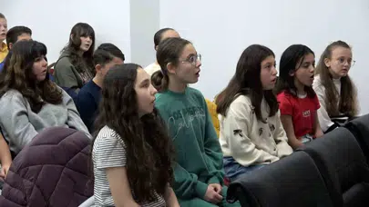 Enstrüman yok, sadece ses var: Harmoni 100 genç yetenekleri sahnede devleştiriyor