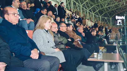 Malatya'nın bereketli topraklarında kayısı alarmı: Milletvekili Ölmeztoprak üreticinin yanında