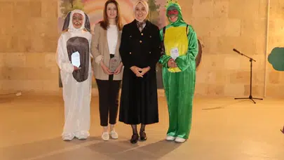 Minik kalplere unutulmaz bir gün: Üniversiteli gençlerden Tercan’da büyük şenlik