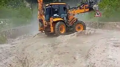 Denizli’de doğa bir anda beyaza büründü: Yollar kapandı, ekipler seferber oldu