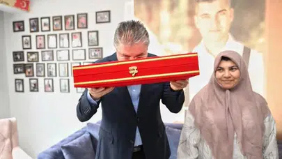 Şehit evinde bayram hüznü ve vefa buluşması: Vali Yılmaz aileyi yalnız bırakmadı