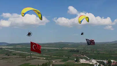 Gökyüzünde bayram coşkusu: Eskişehir semalarında anlamlı kutlama