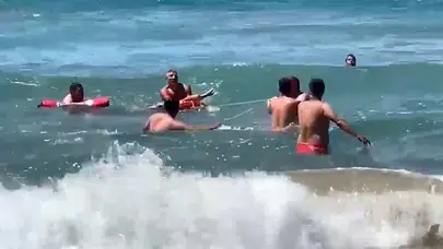 Alanya'da deniz keyfi acı bitti: Uyarıları dinlemediler, akıntıya kapıldılar